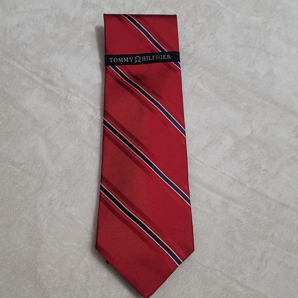 TOMMY HILFIGER Mens Tie 100%  Silk Made in USA Red Necktie